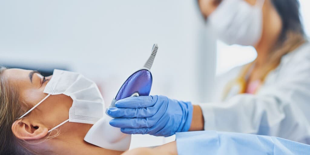 Hipoechogeniczny guzek tarczycy ze zwapnieniami